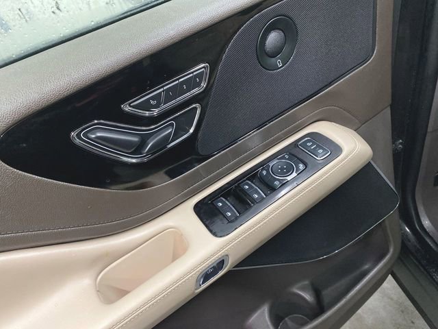 Used 2023 Lincoln Aviator Reserve w/ Equipment Group 201A image 24