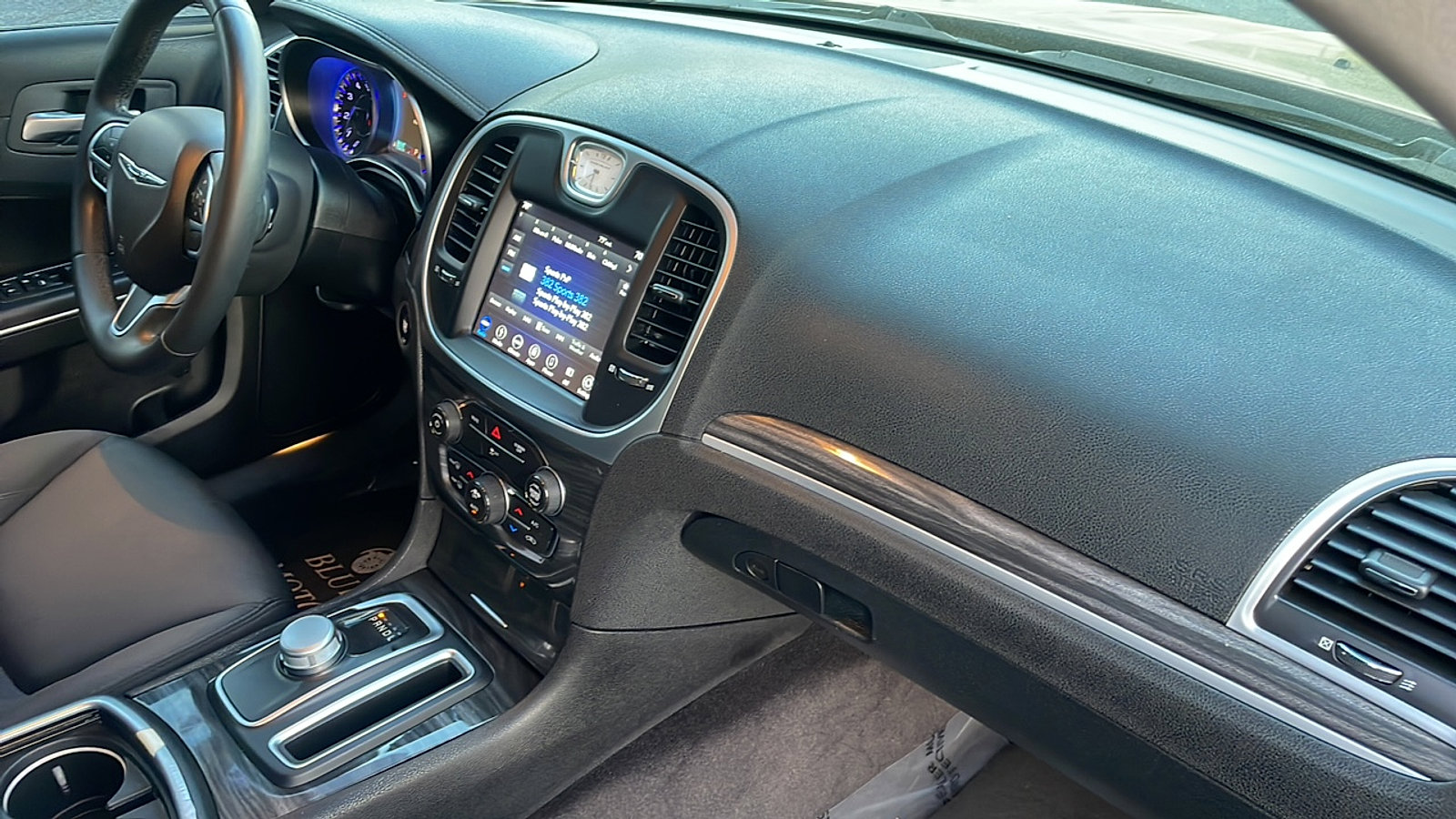 Used 2018 Chrysler 300 Touring image 35