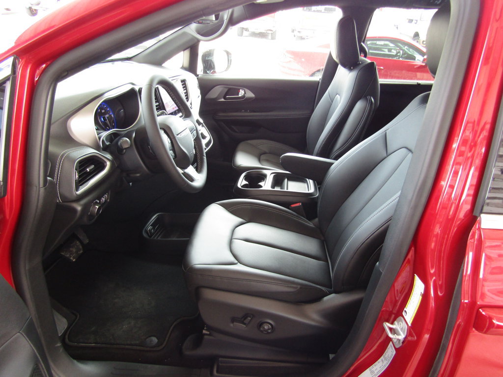New 2027 Chrysler Pacifica Select FWD image 24