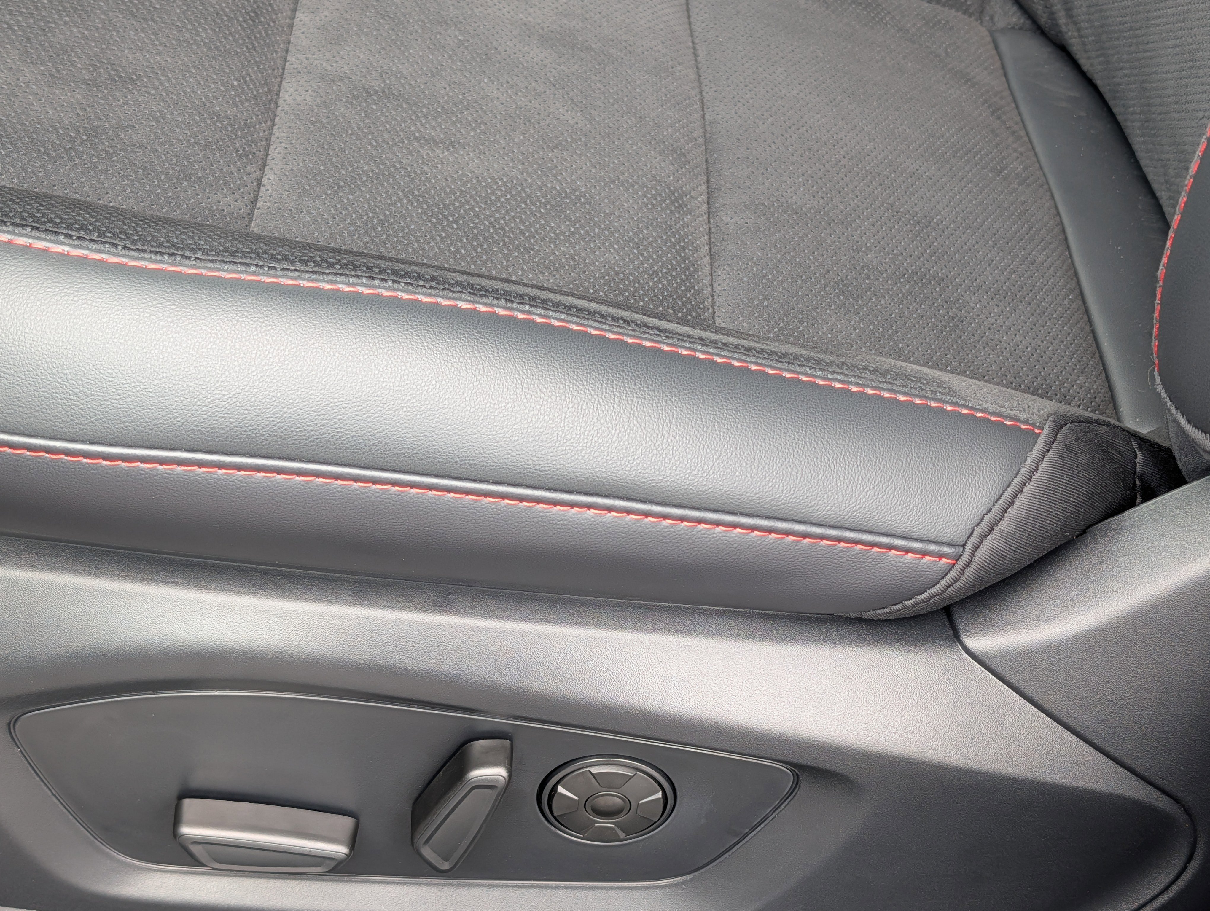 New 2026 Ford Explorer ST w/ Sun And Sound Package image 32