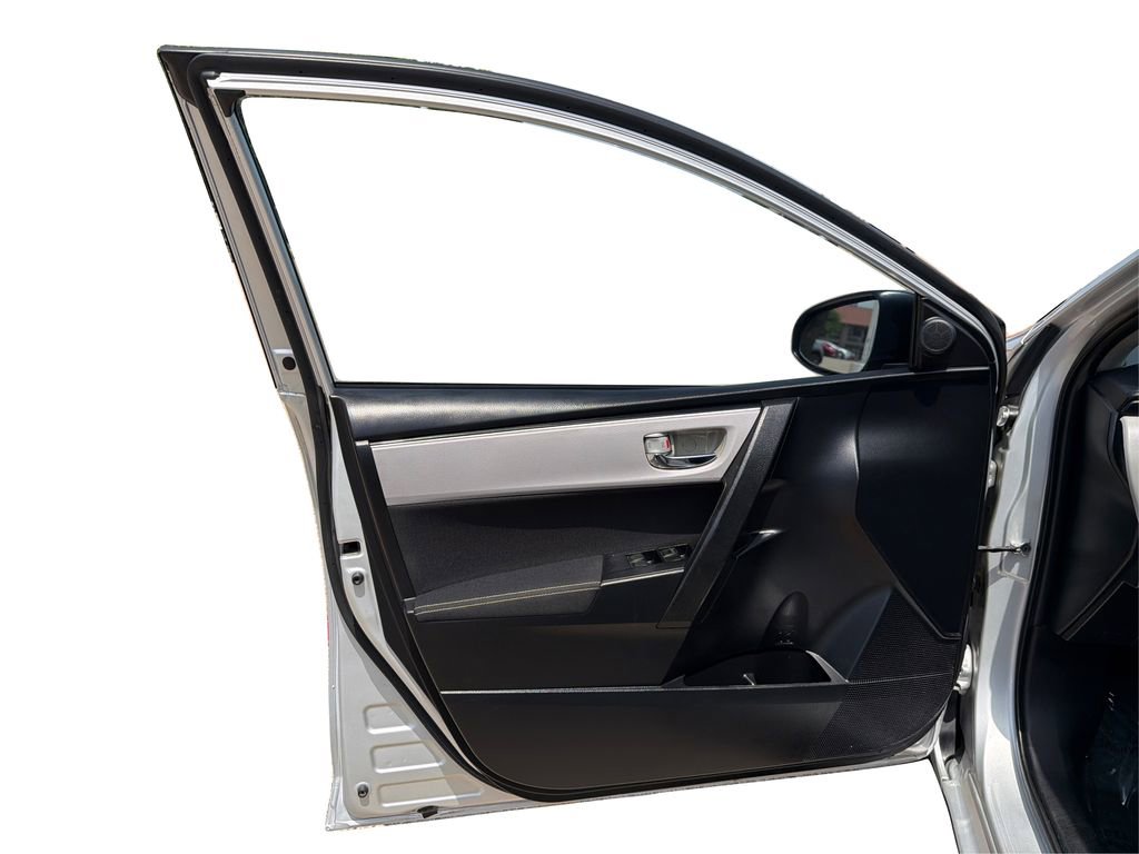 Used 2018 Toyota Corolla LE image 20