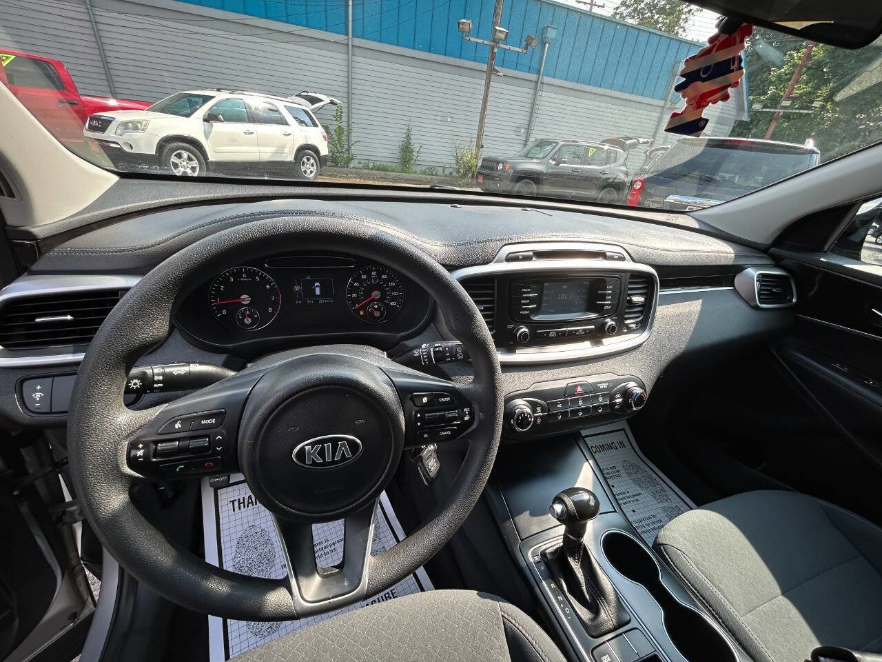 Used 2017 Kia Sorento FWD image 5