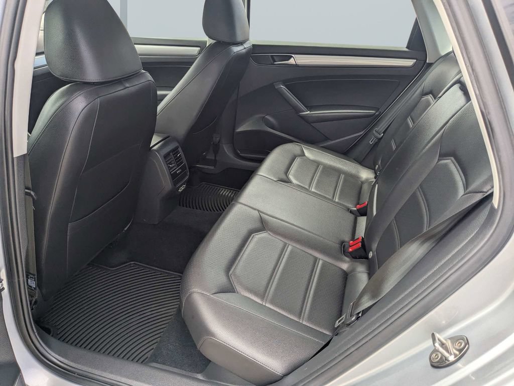 Used 2019 Volkswagen Passat 2.0T Wolfsburg FWD image 12