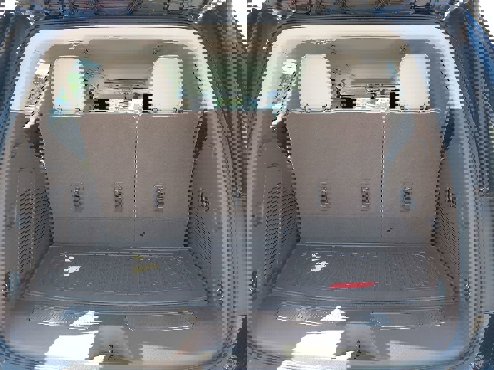 Used 2022 GMC Yukon Denali w/ Denali Premium Package image 14