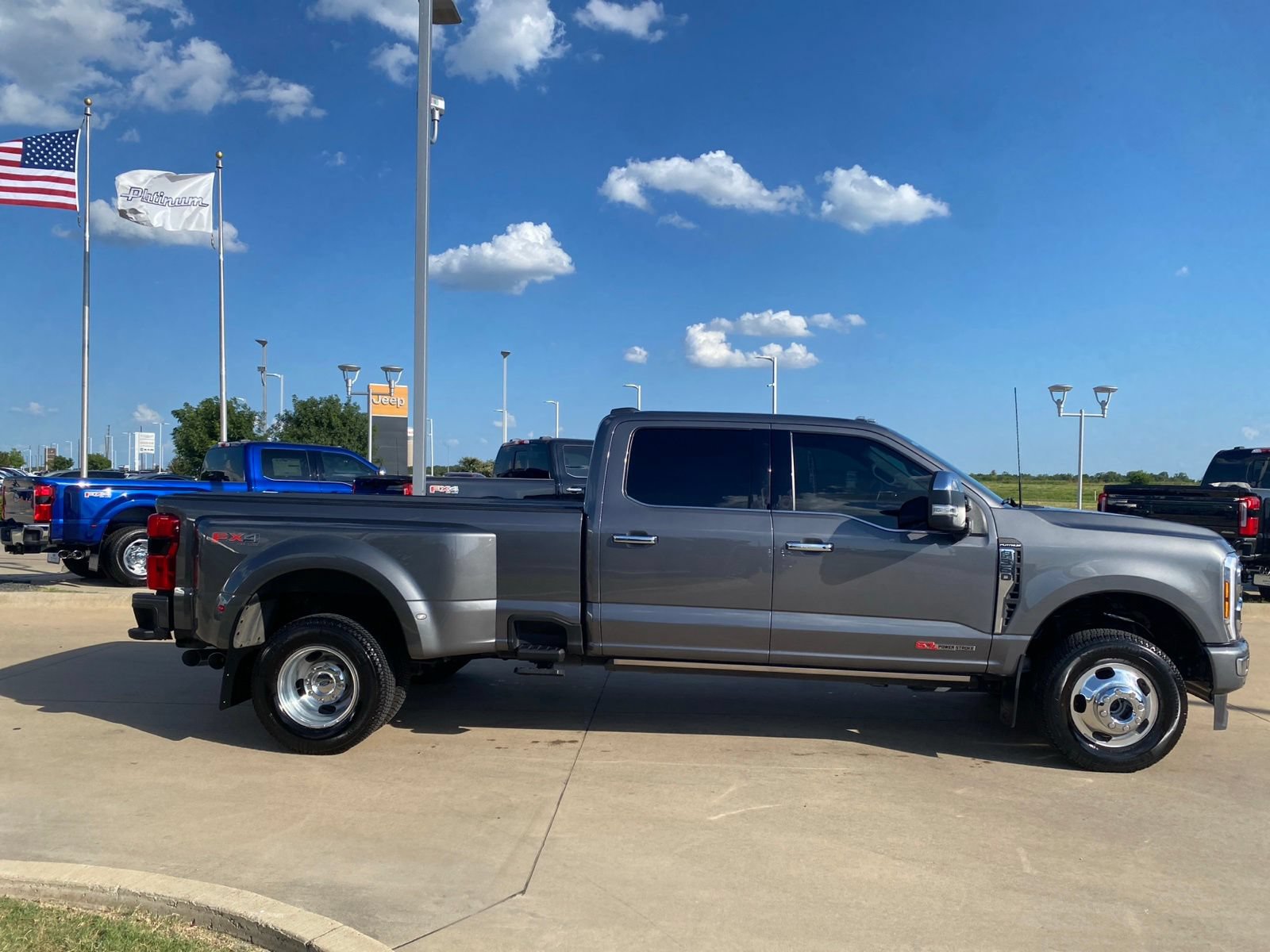 Used 2024 Ford F350 Platinum w/ FX4 Off-Road Package AWD/4WD image 7