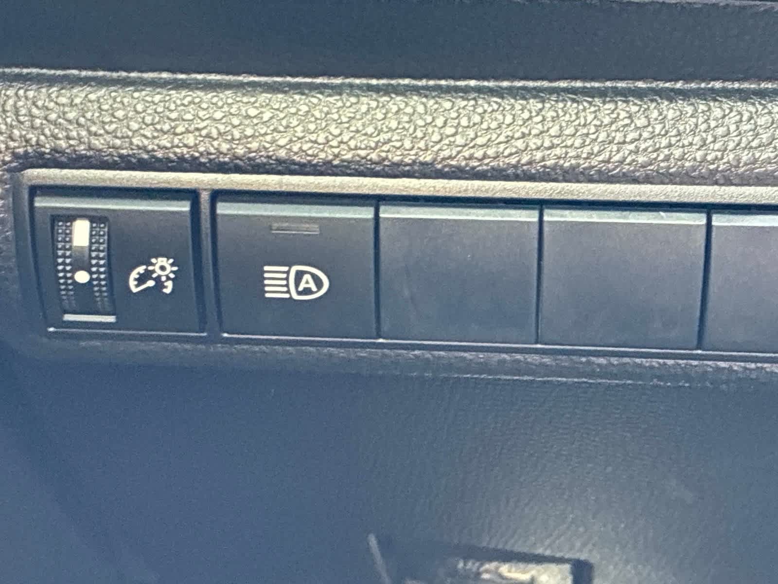 Used 2021 Toyota Corolla SE w/ Carpet Mat Package (TMS) FWD image 29
