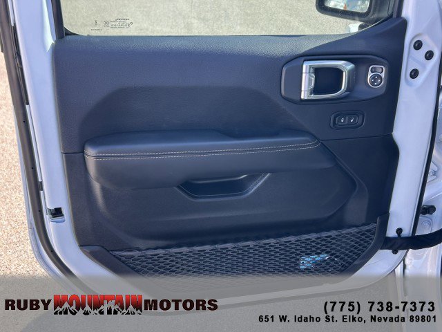 Used 2025 Jeep Wrangler Unlimited Sahara AWD/4WD image 9