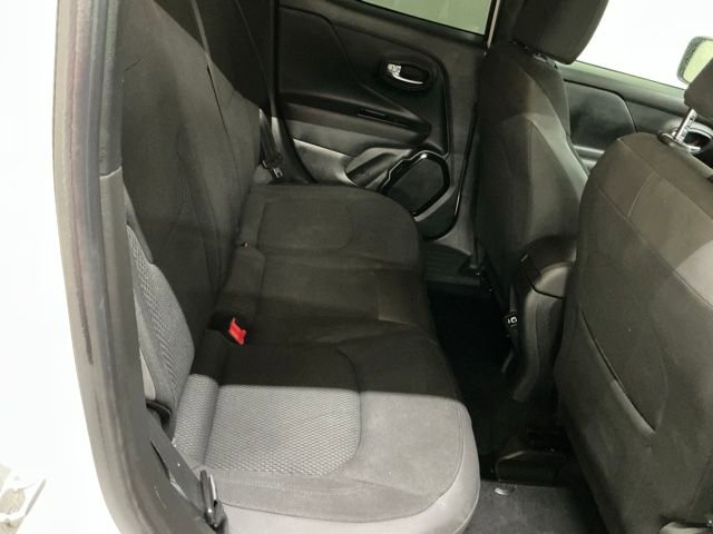 Used 2018 Jeep Renegade Altitude FWD image 16