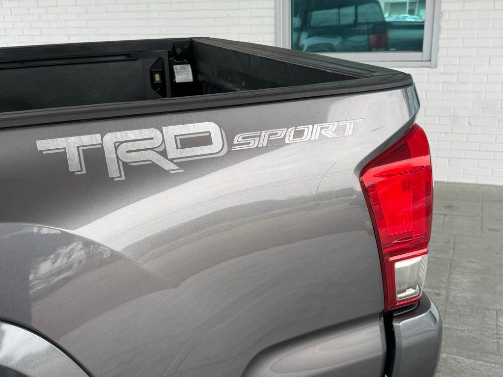 Used 2016 Toyota Tacoma TRD Sport w/ Towing Package RWD image 11