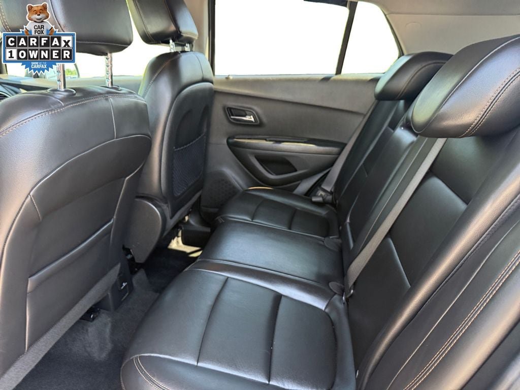 Used 2021 Chevrolet Trax LT w/ Premium Seat Package AWD/4WD image 14