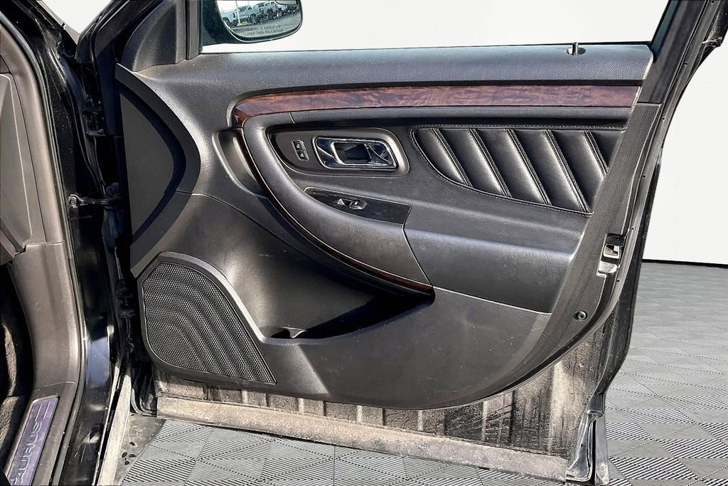 Used 2015 Ford Taurus Limited image 29