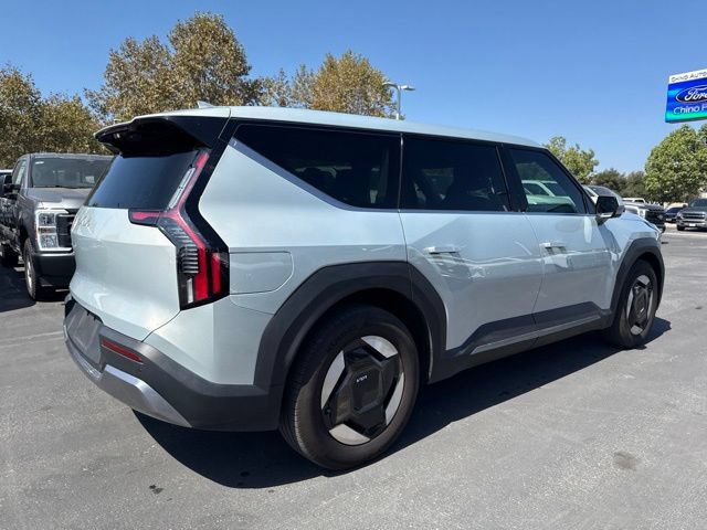 Used 2024 Kia EV9 Light Long Range RWD image 3
