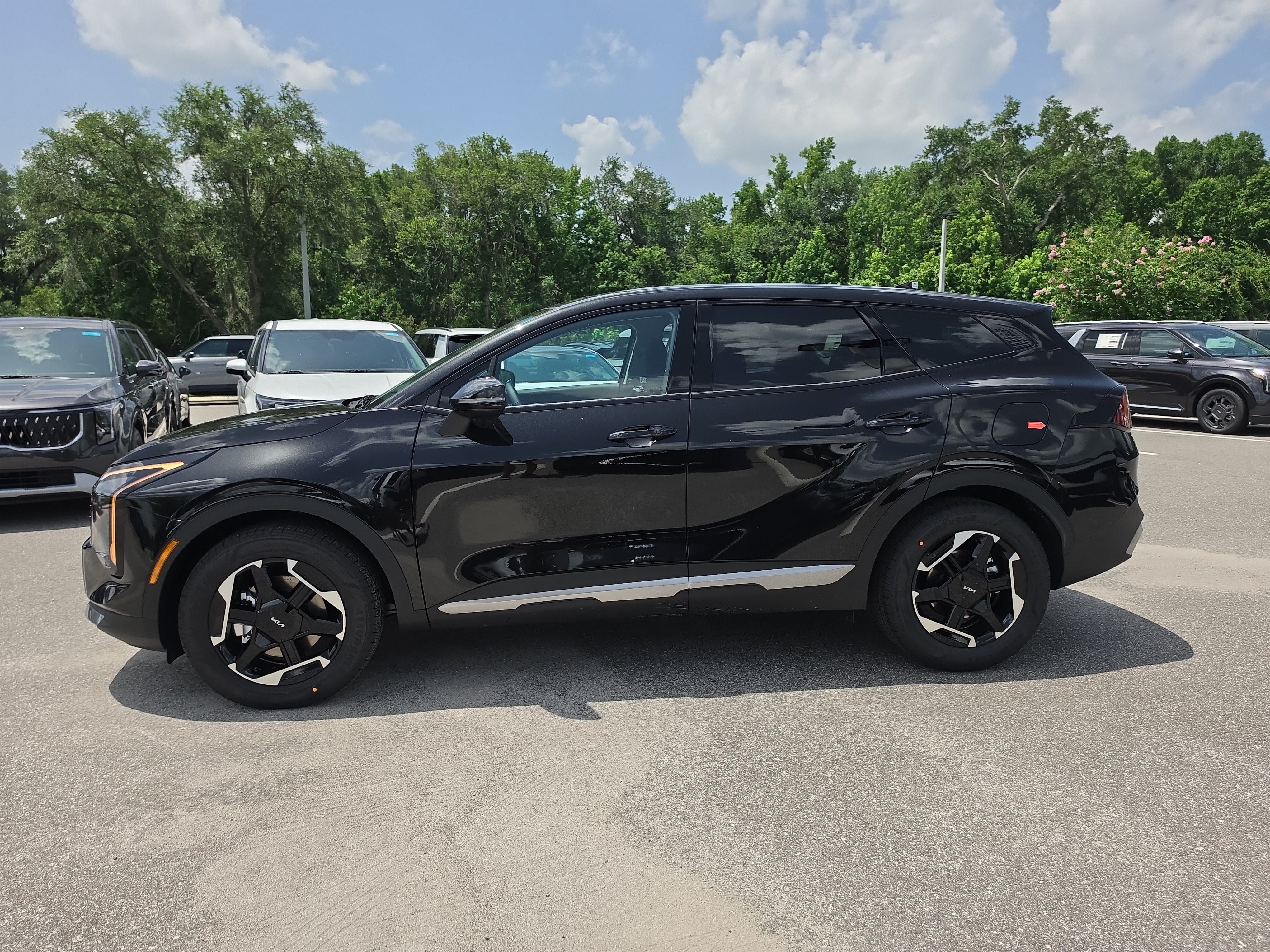 New 2027 Kia Sportage LX FWD image 5