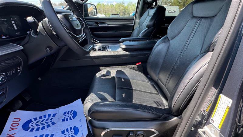 Used 2024 Jeep Wagoneer L Series II w/ Flexible Seating Group RWD image 38