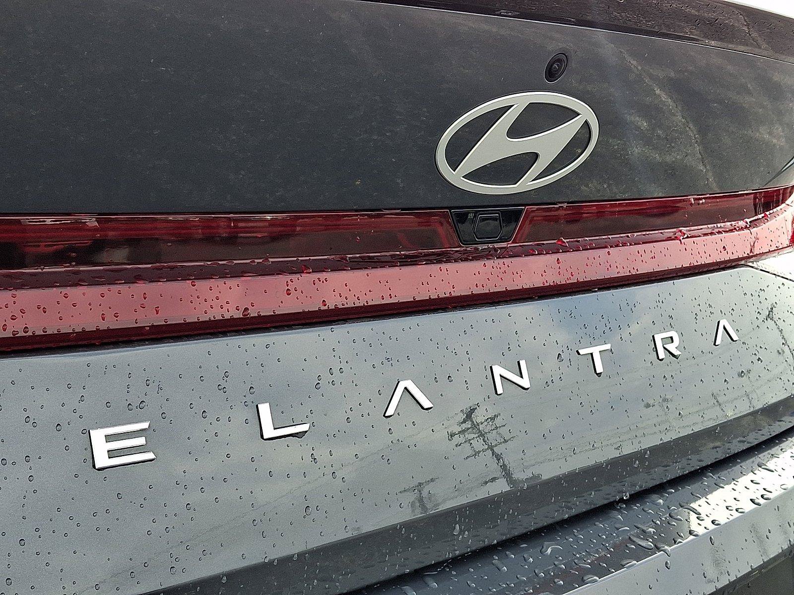 Used 2025 Hyundai Elantra Sport FWD image 31