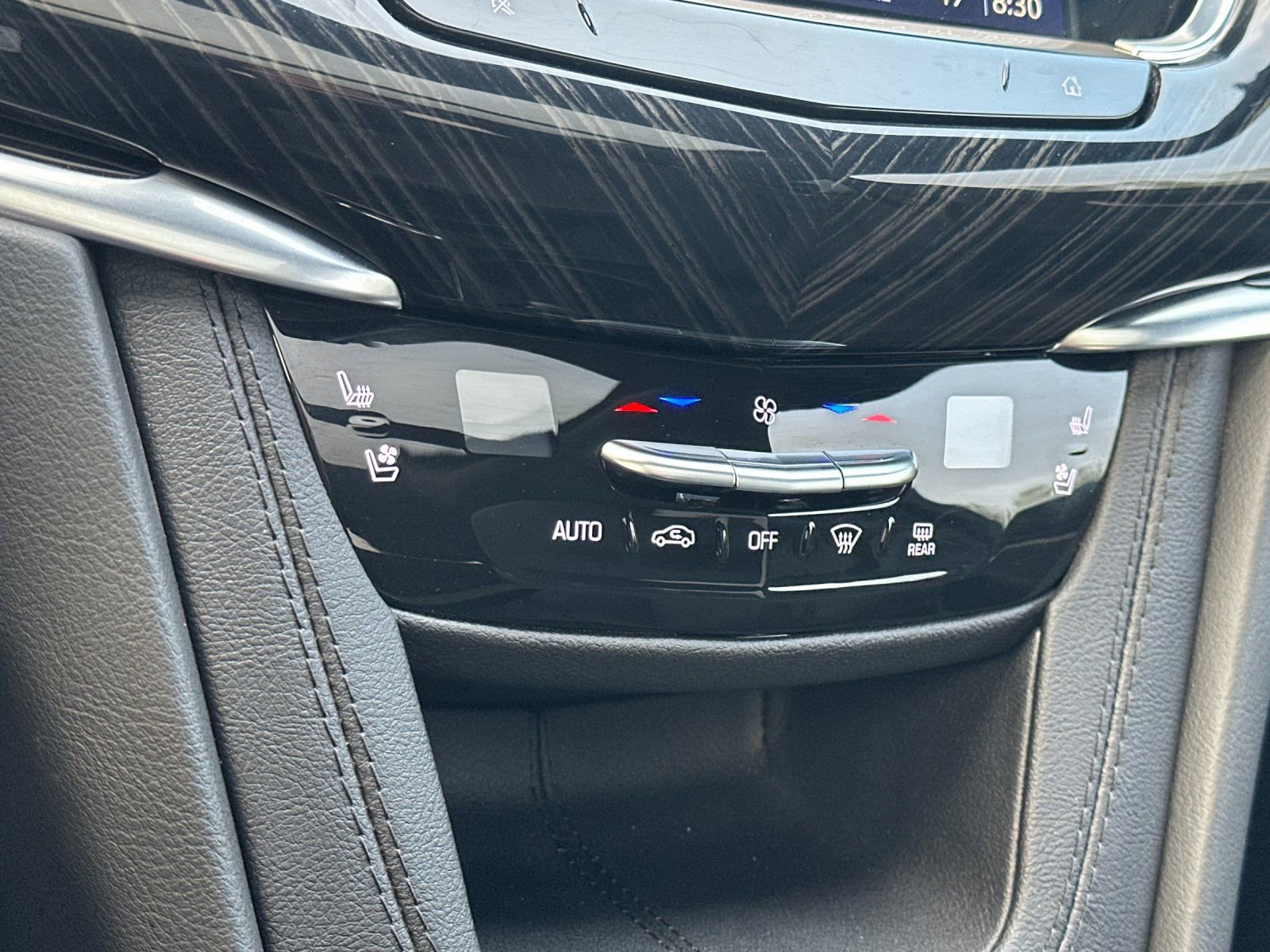 Used 2024 Cadillac XT6 Premium Luxury w/ Technology Package image 21