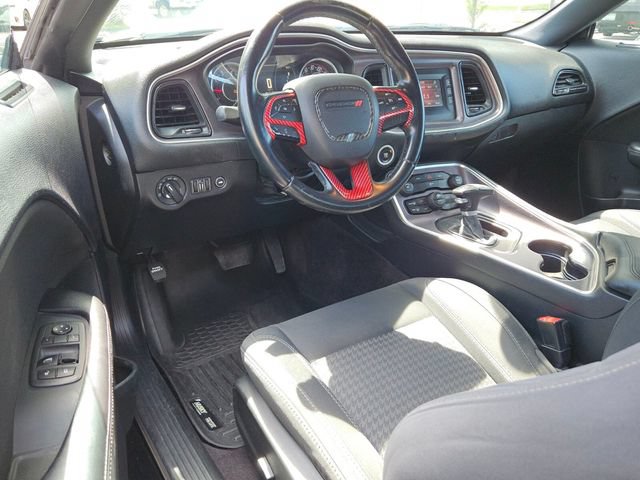 Used 2016 Dodge Challenger SXT RWD image 11