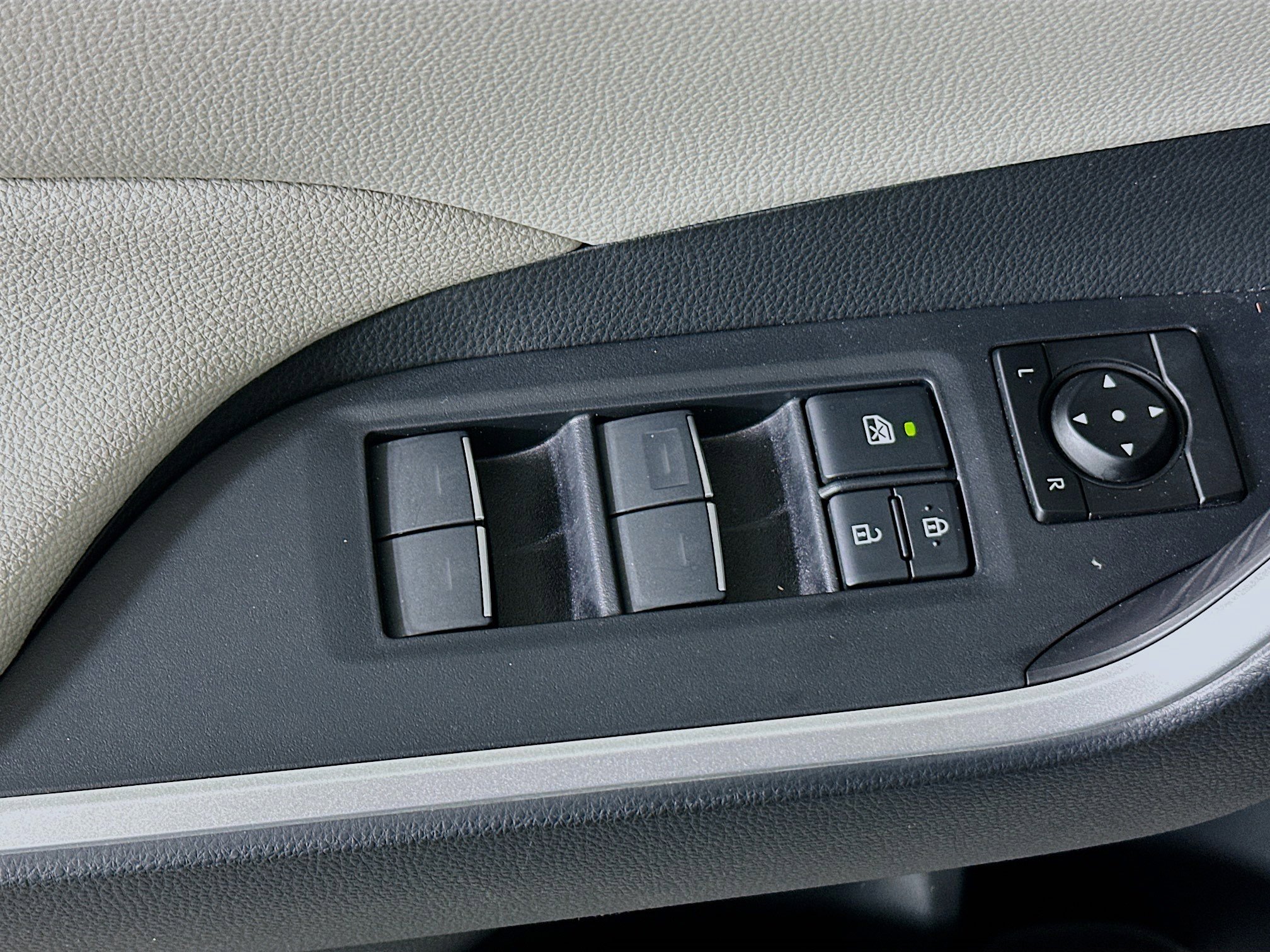 Used 2025 Toyota RAV4 XLE w/ Convenience Package AWD/4WD image 14