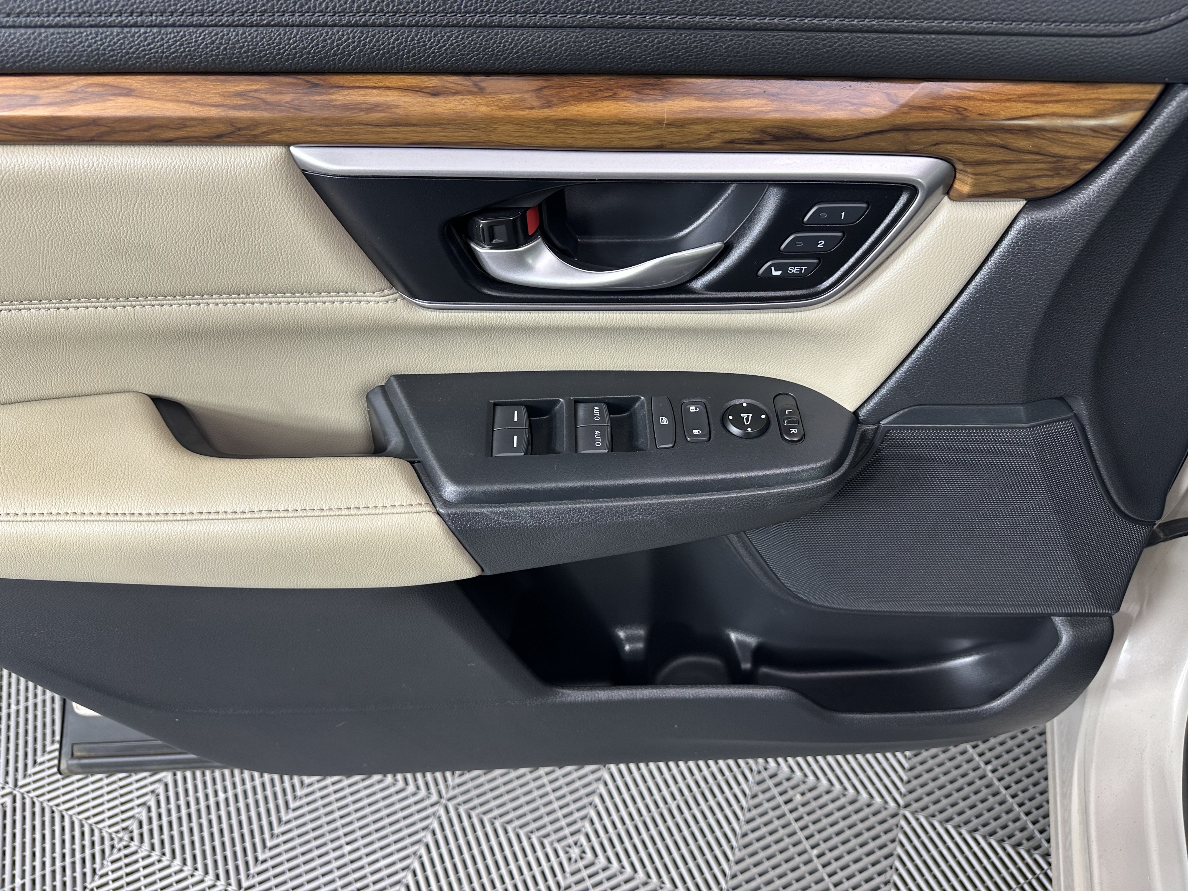 Used 2019 Honda CR-V Touring image 11