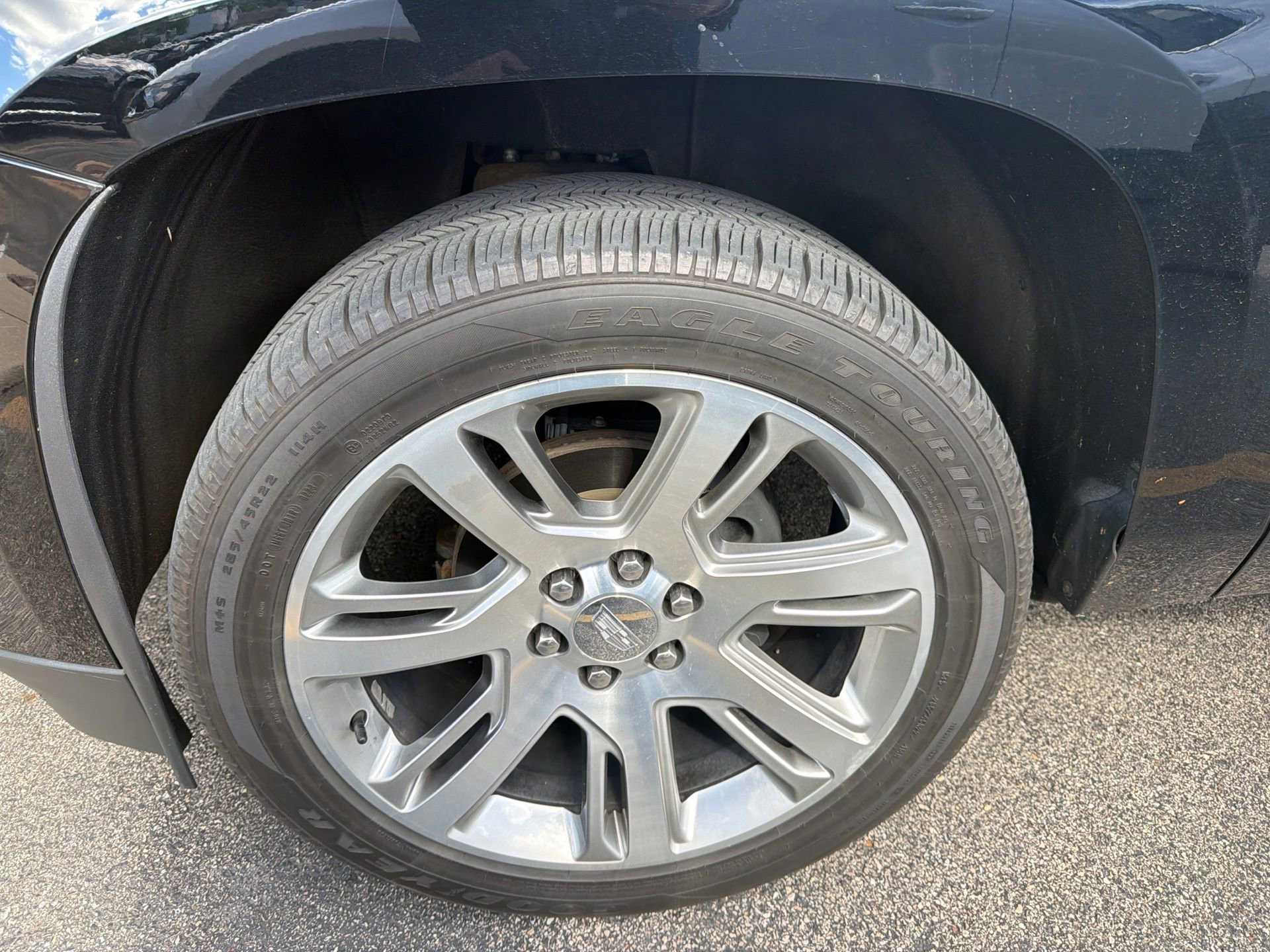 Used 2020 Cadillac Escalade Luxury AWD/4WD image 2