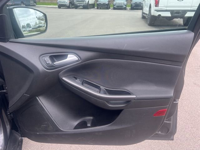Used 2015 Ford Focus SE w/ Equipment Group 201A FWD image 10