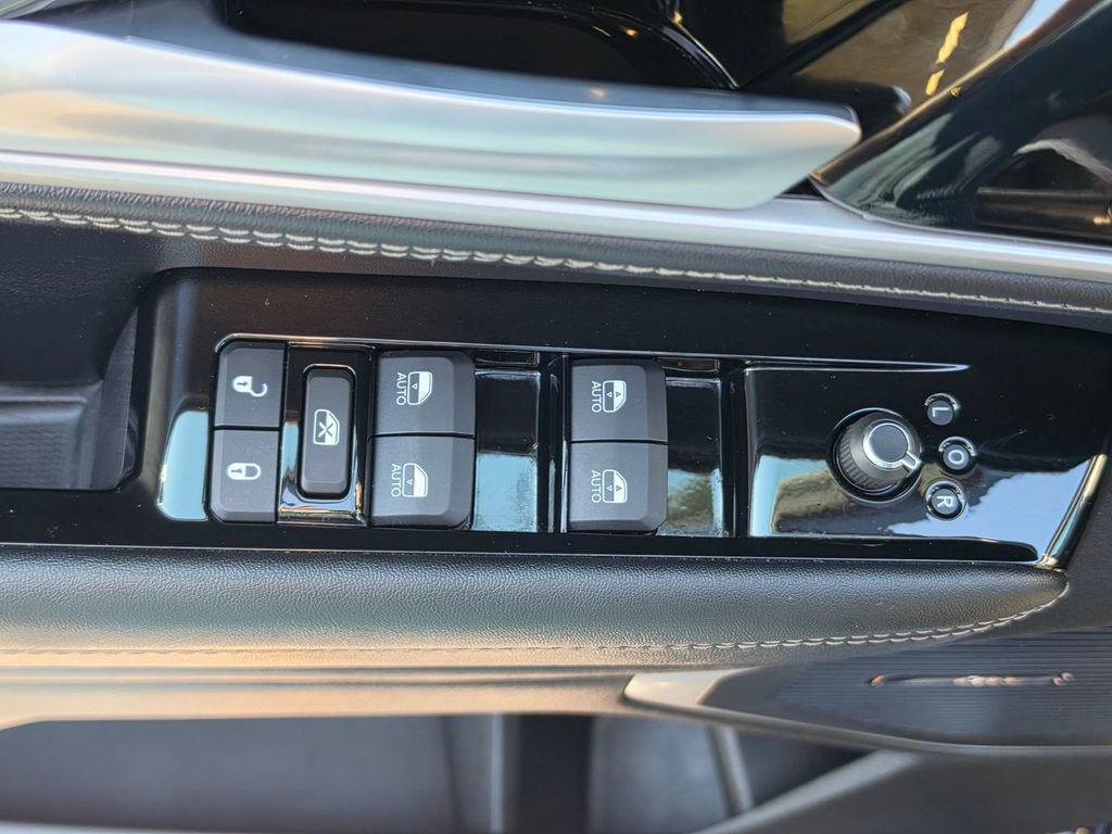 Used 2024 Jeep Wagoneer L 4WD w/ Premium Group I image 14