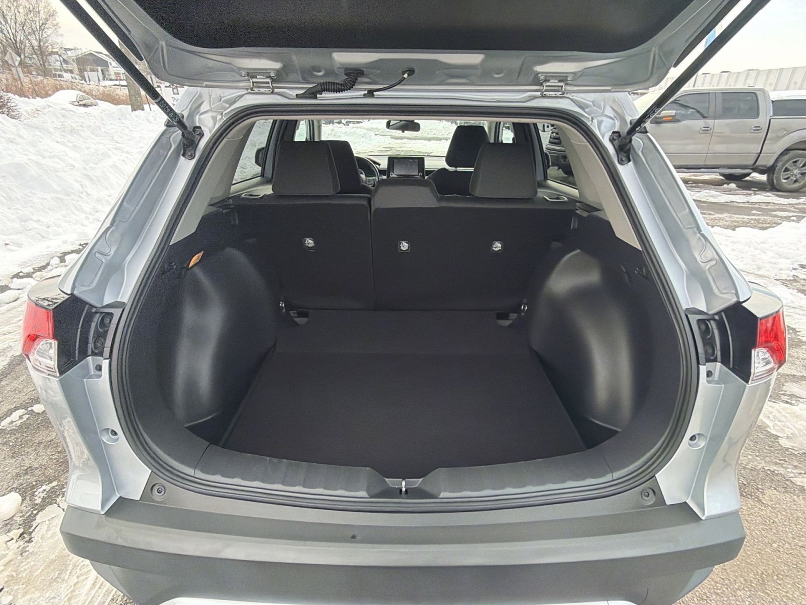 Used 2022 Toyota Corolla Cross LE image 24