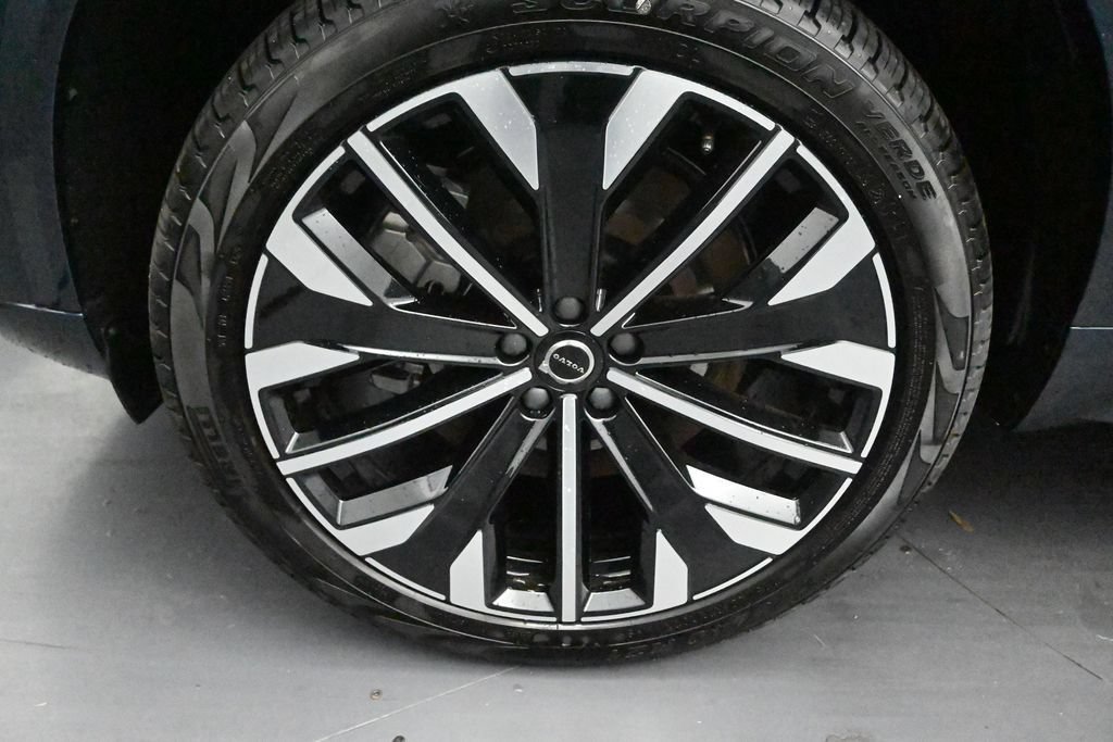 New 2026 Volvo XC90 T8 Plus AWD/4WD image 9
