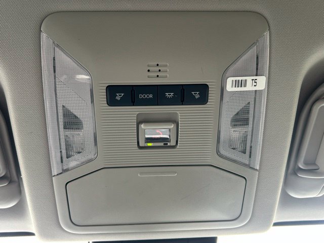 Used 2025 Toyota RAV4 XLE AWD/4WD image 69