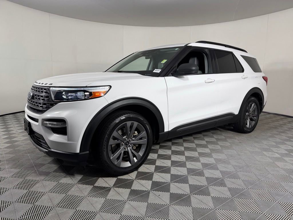 Used 2021 Ford Explorer XLT w/ Equipment Group 202A RWD image 3
