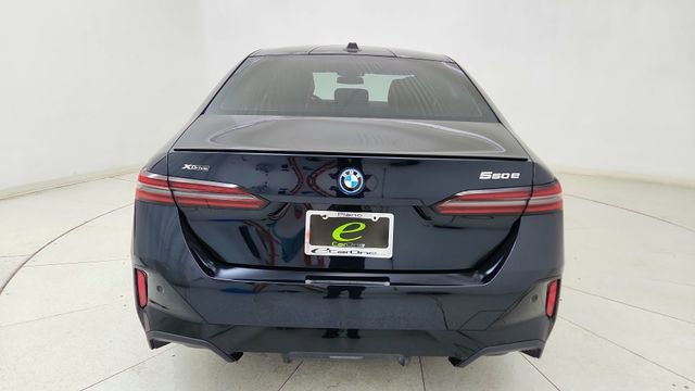 Used 2026 BMW 550e xDrive image 5