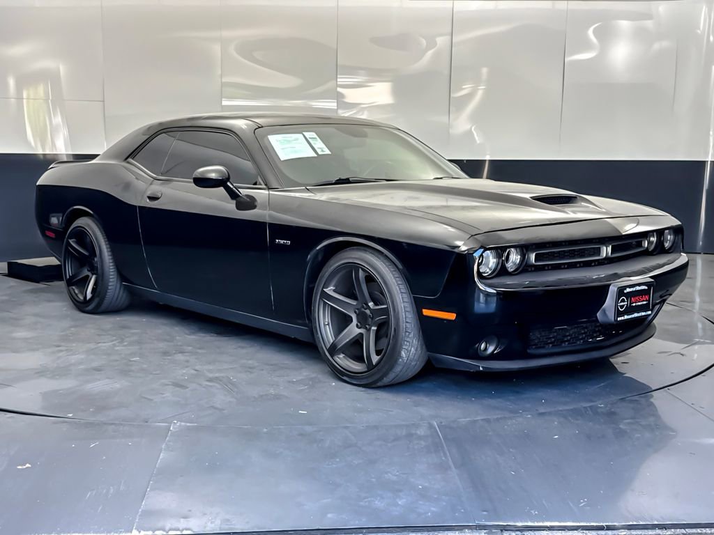 Used 2019 Dodge Challenger R/T RWD image 1