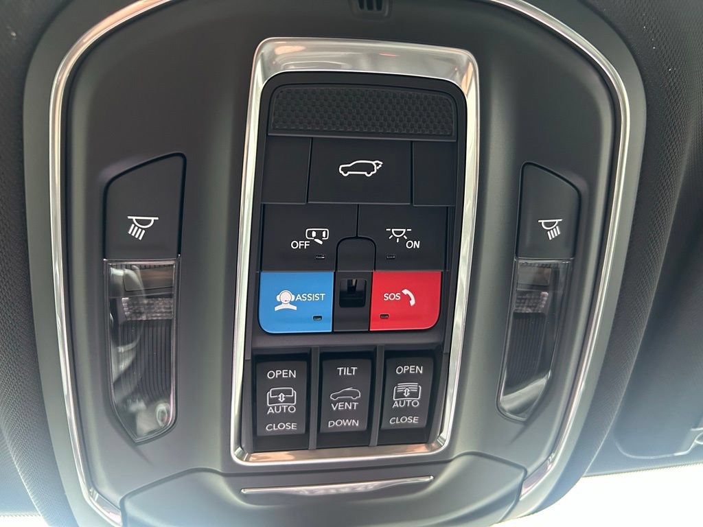 New 2025 Jeep Grand Cherokee L Limited w/ Luxury Tech Group II RWD image 31