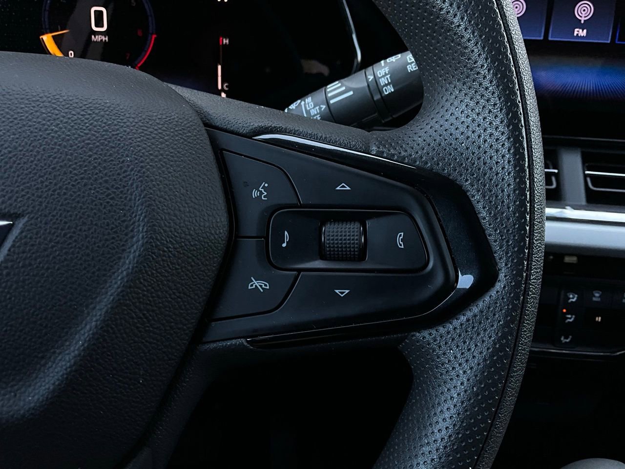 Used 2025 Chevrolet Trax LT FWD image 33