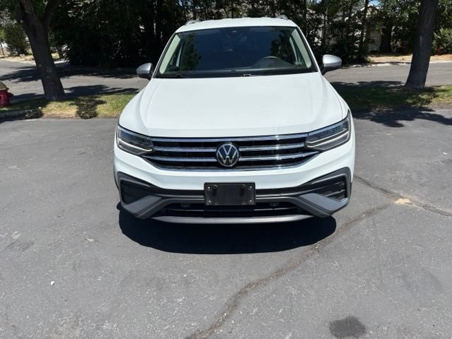 Used 2024 Volkswagen Tiguan SE AWD/4WD image 2