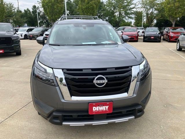 Used 2025 Nissan Pathfinder SL AWD/4WD image 2