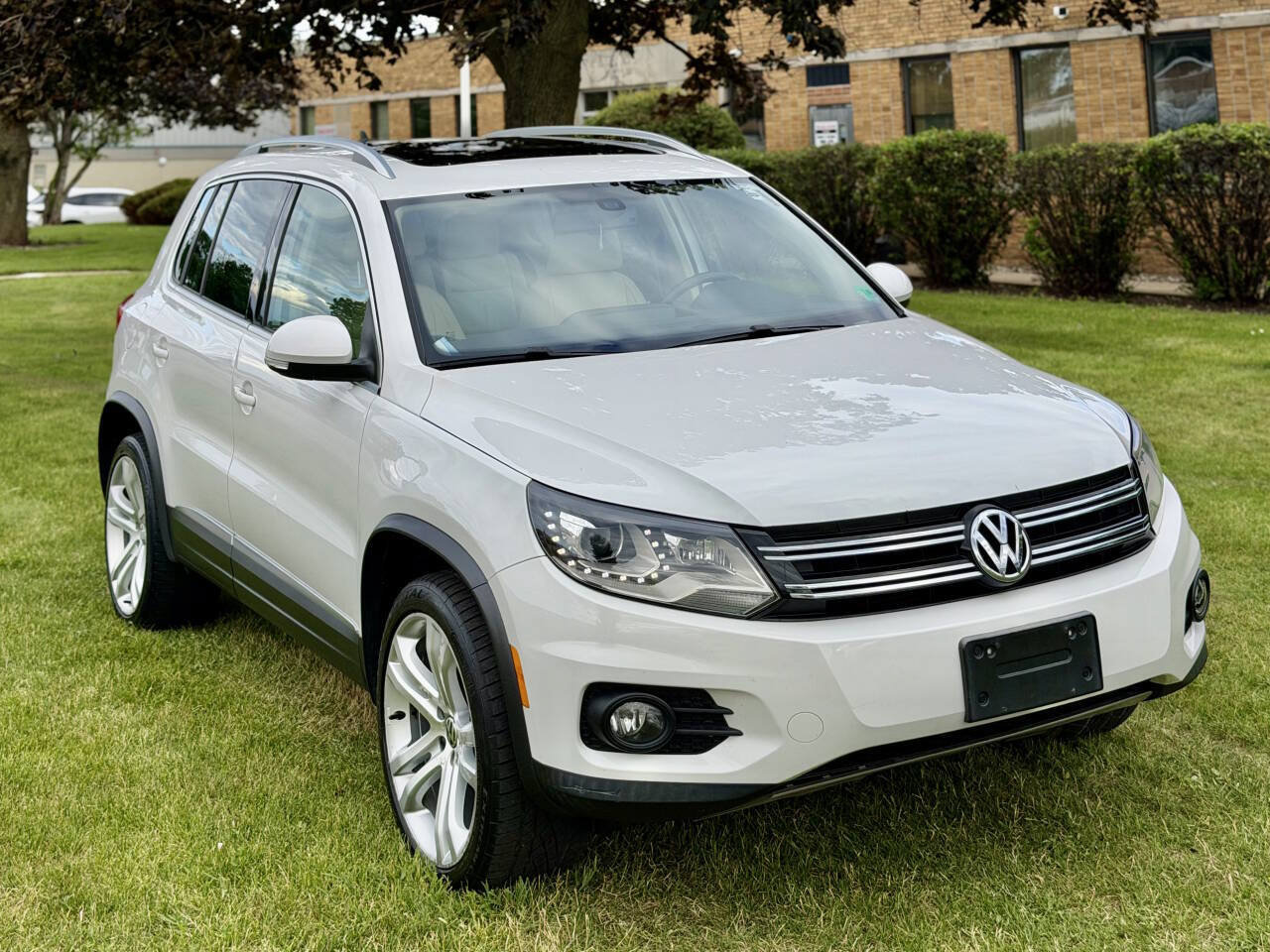 Used 2013 Volkswagen Tiguan SEL AWD/4WD image 2
