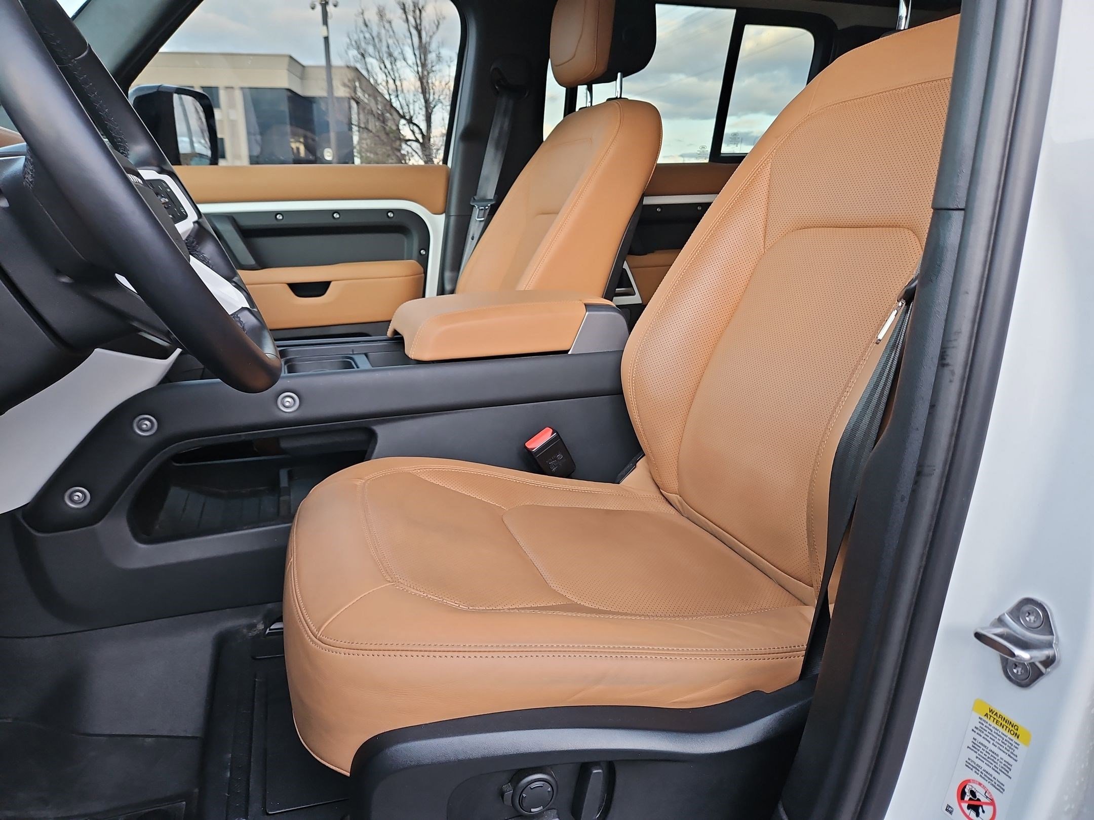 Used 2023 Land Rover Defender 110 SE image 18