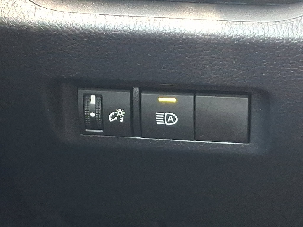 Certified 2019 Toyota RAV4 LE AWD/4WD image 23
