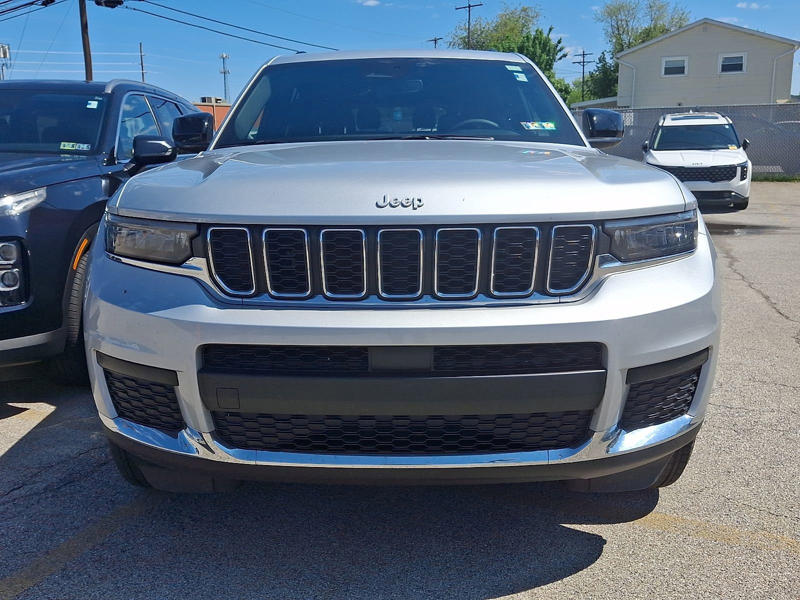Used 2024 Jeep Grand Cherokee L Laredo w/ Luxury Tech Group I AWD/4WD image 3
