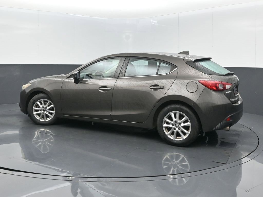 Used 2016 MAZDA MAZDA3 i Touring w/ Popular Equipment Package image 5