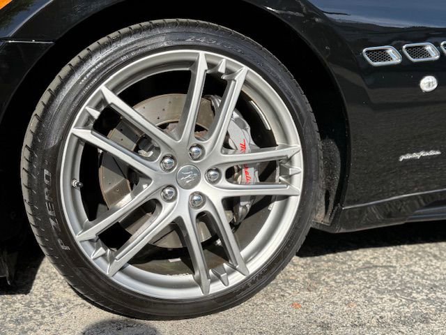 Used 2017 Maserati GranTurismo Sport RWD image 17