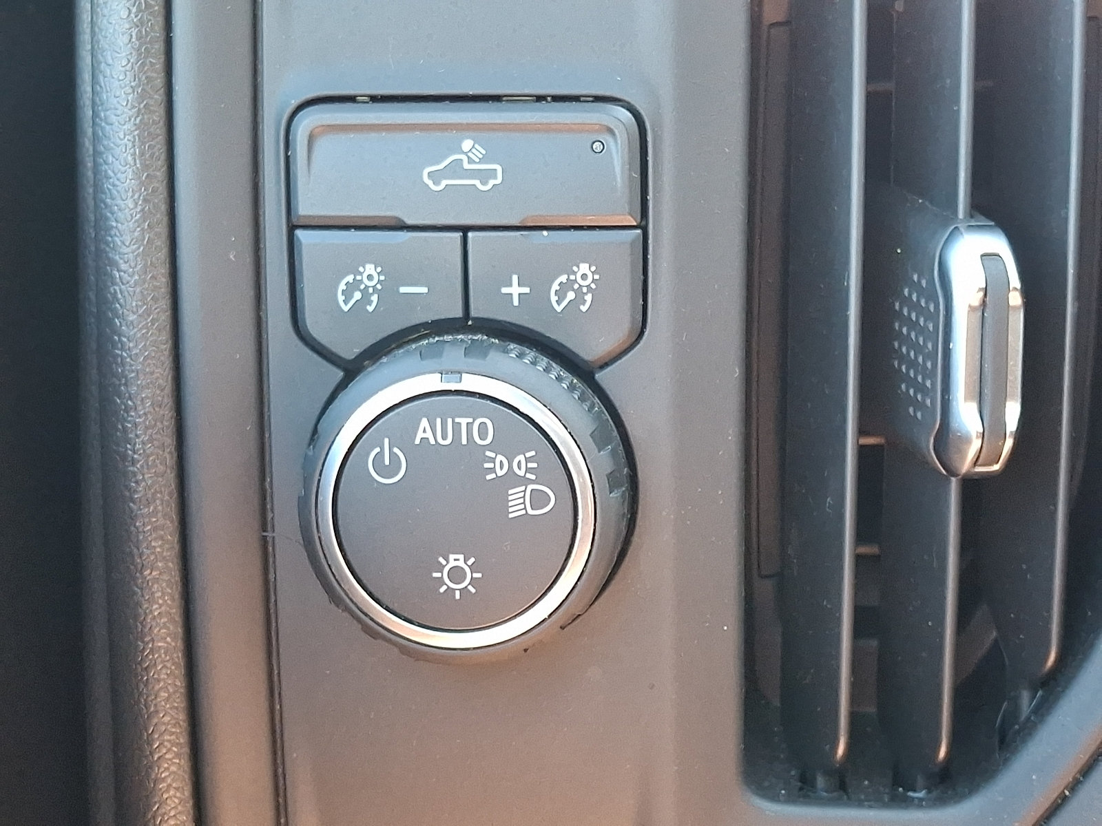 Used 2025 Chevrolet Silverado 1500 W/T RWD image 25