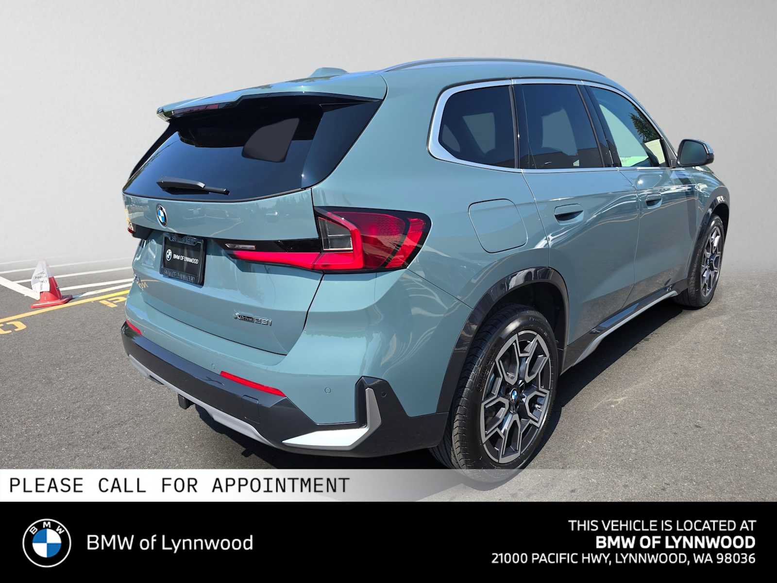 New 2026 BMW X1 xDrive28i w/ Technology Package AWD/4WD image 3