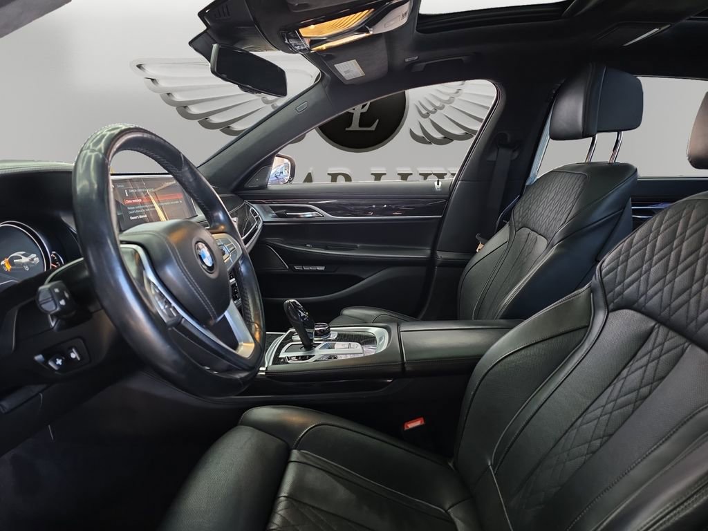 Used 2018 BMW 750i image 9