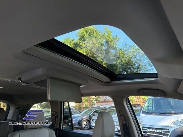 Used 2022 Honda Pilot Touring image 16