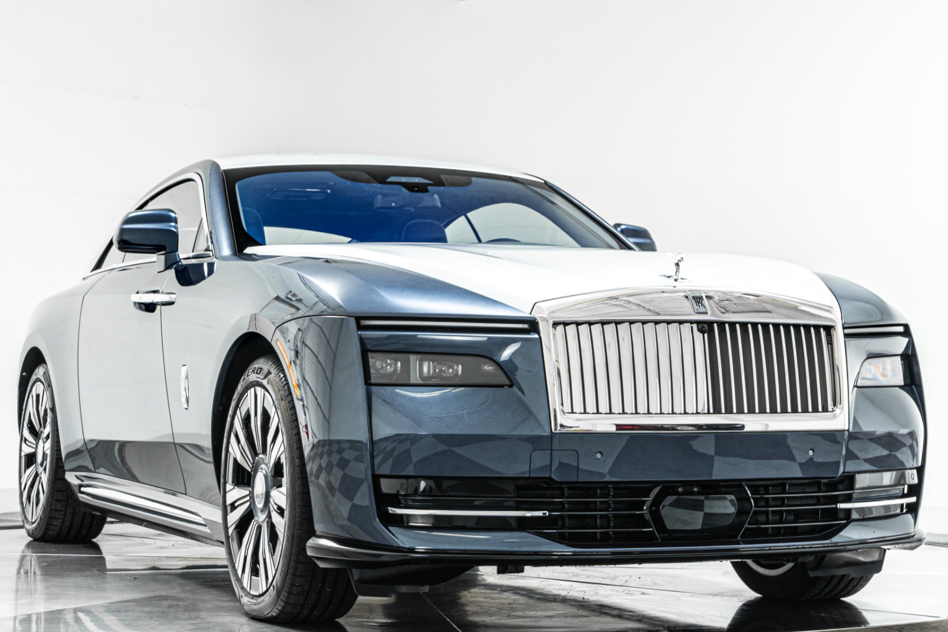 Used 2025 Rolls-Royce Spectre w/ Spectre Launch Package AWD/4WD image 3