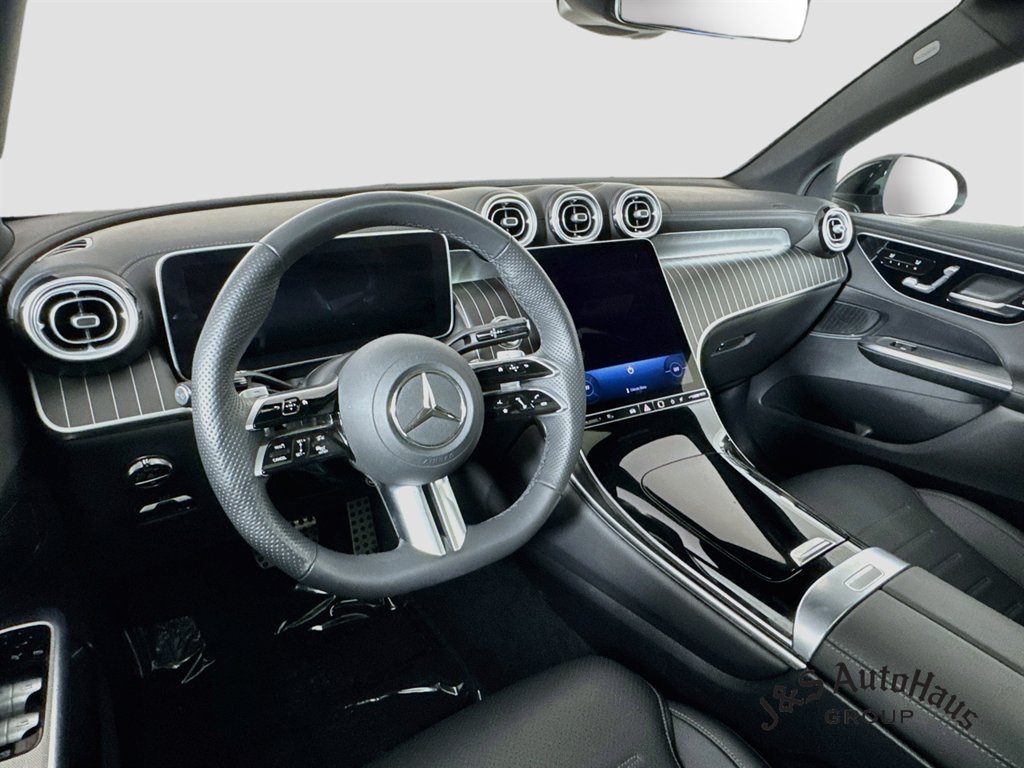 Used 2025 Mercedes-Benz GLC 300 4MATIC w/ AMG Line image 30