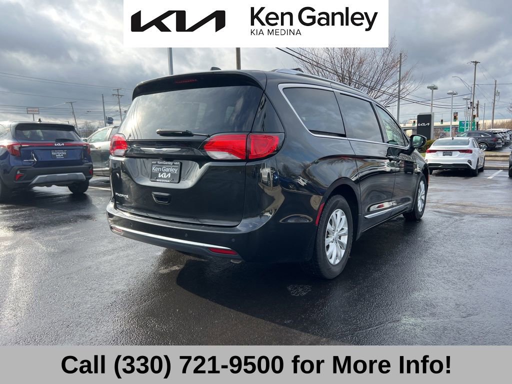 Used 2018 Chrysler Pacifica Touring-L w/ Premium Audio Group image 8