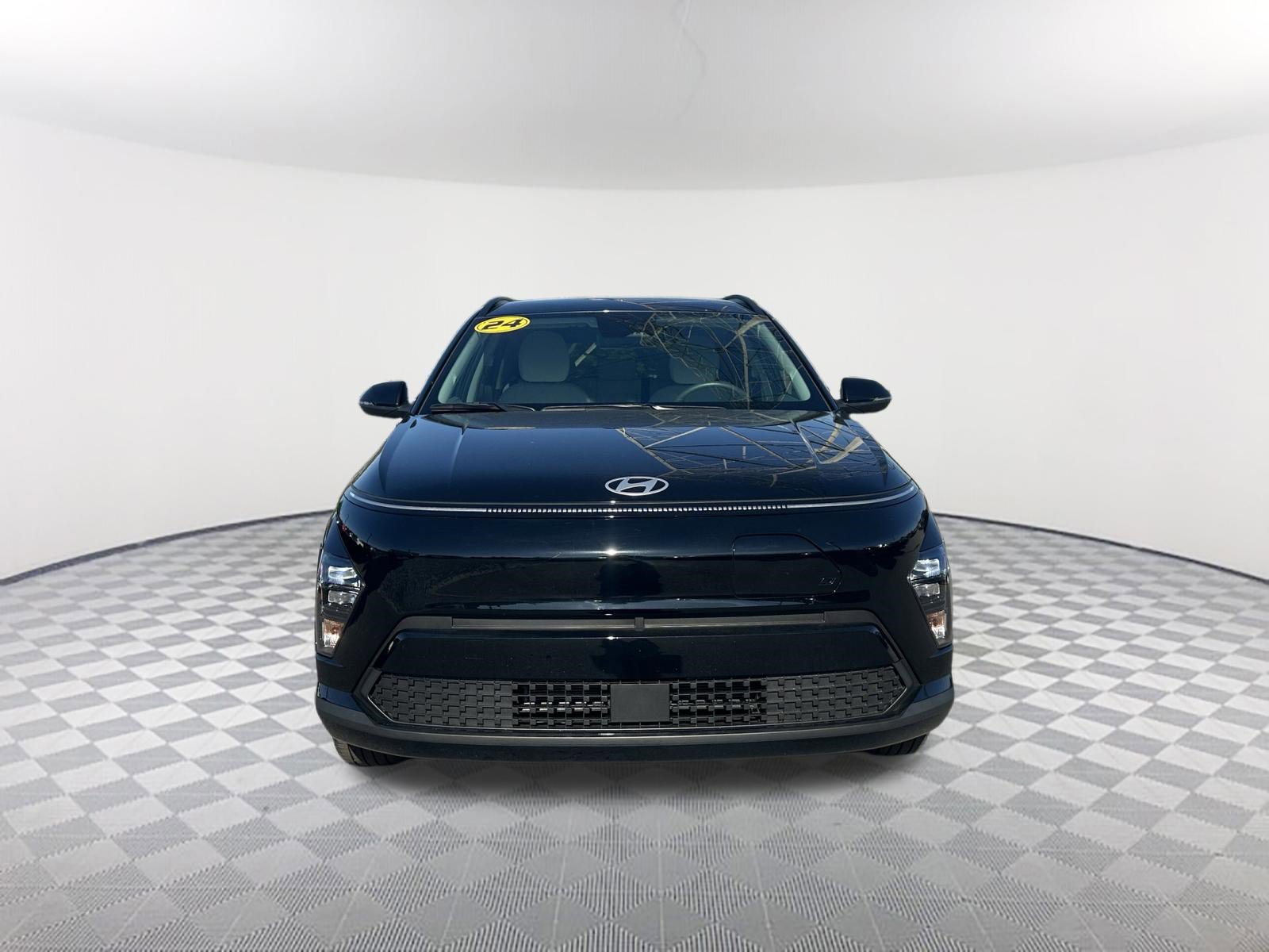 Used 2024 Hyundai Kona SEL FWD image 2